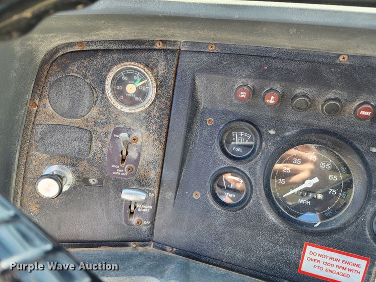 image for item KH9218 1986 Ford 8000  truck cab and chassis