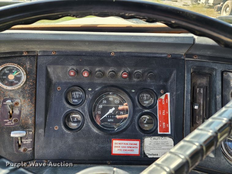 image for item KH9218 1986 Ford 8000  truck cab and chassis