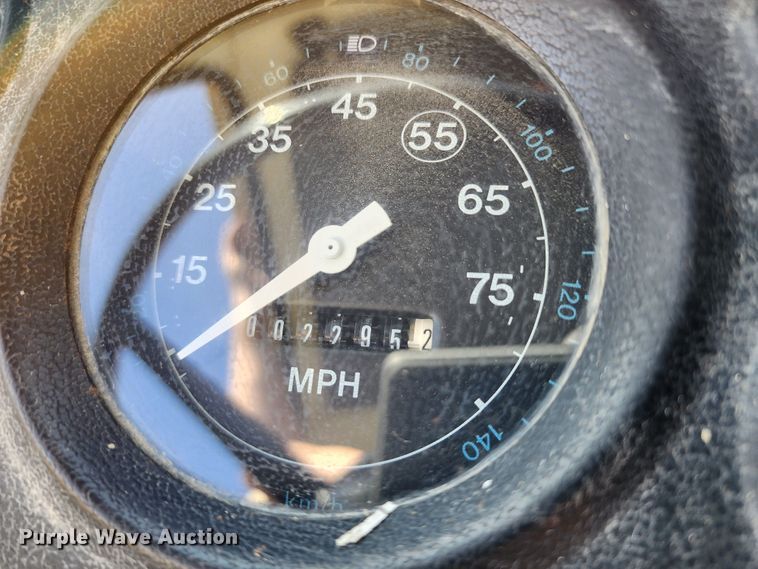 image for item KH9218 1986 Ford 8000  truck cab and chassis