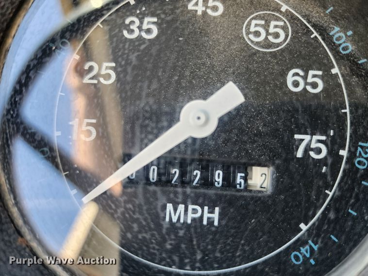 image for item KH9218 1986 Ford 8000  truck cab and chassis