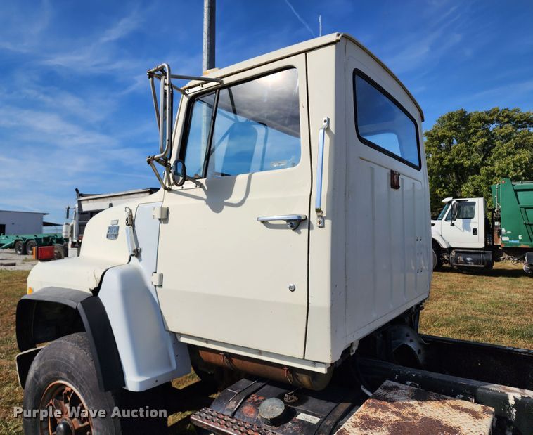 image for item KH9218 1986 Ford 8000  truck cab and chassis