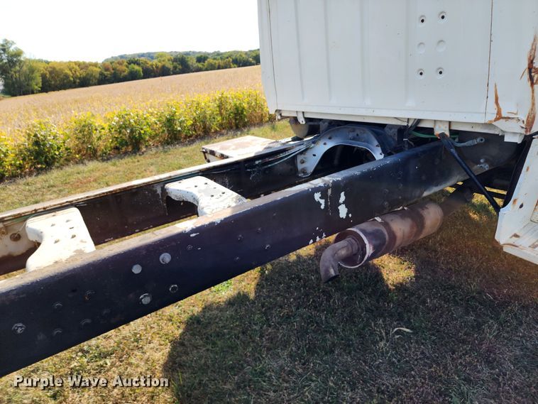 image for item KH9218 1986 Ford 8000  truck cab and chassis