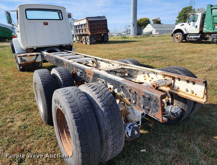 image for item KH9218 1986 Ford 8000  truck cab and chassis