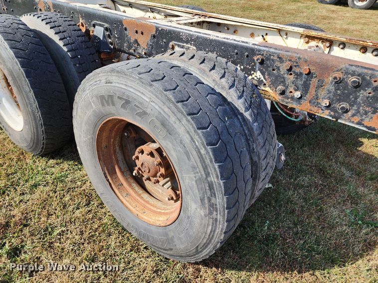 image for item KH9218 1986 Ford 8000  truck cab and chassis