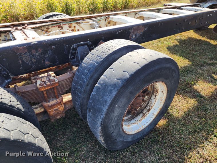 image for item KH9218 1986 Ford 8000  truck cab and chassis