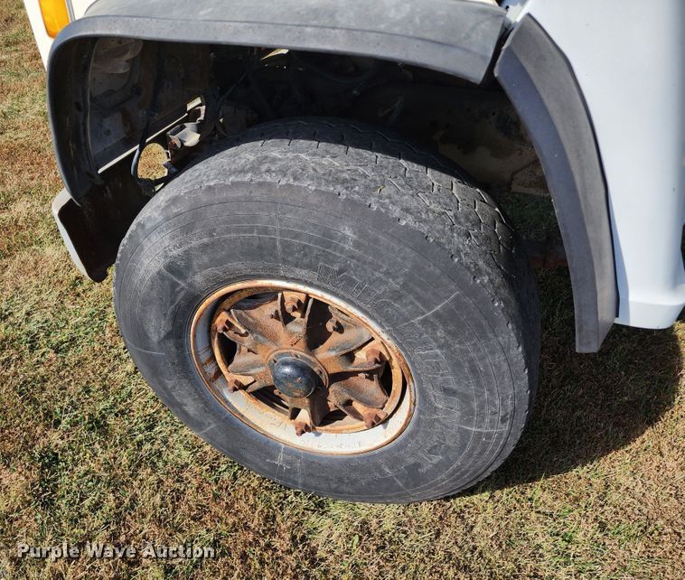 image for item KH9218 1986 Ford 8000  truck cab and chassis