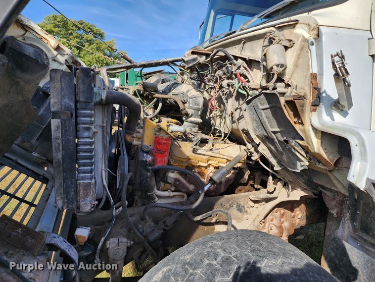 image for item KH9218 1986 Ford 8000  truck cab and chassis