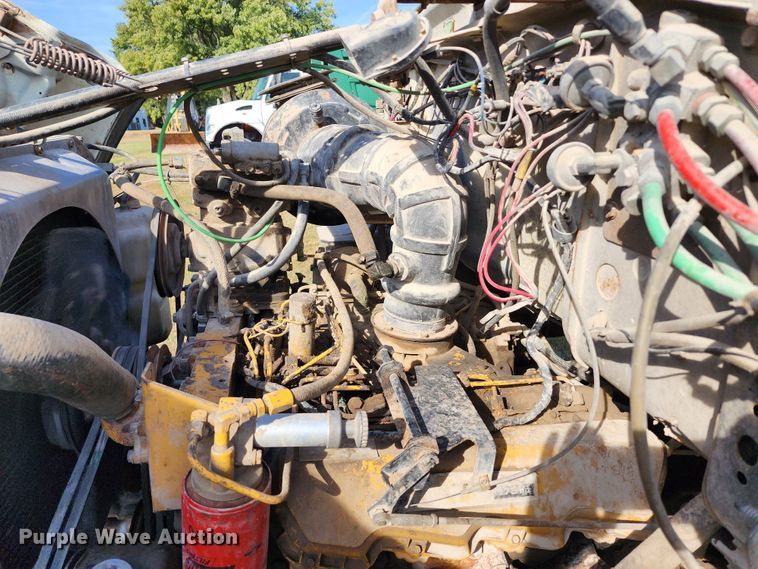 image for item KH9218 1986 Ford 8000  truck cab and chassis