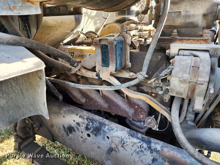 image for item KH9218 1986 Ford 8000  truck cab and chassis