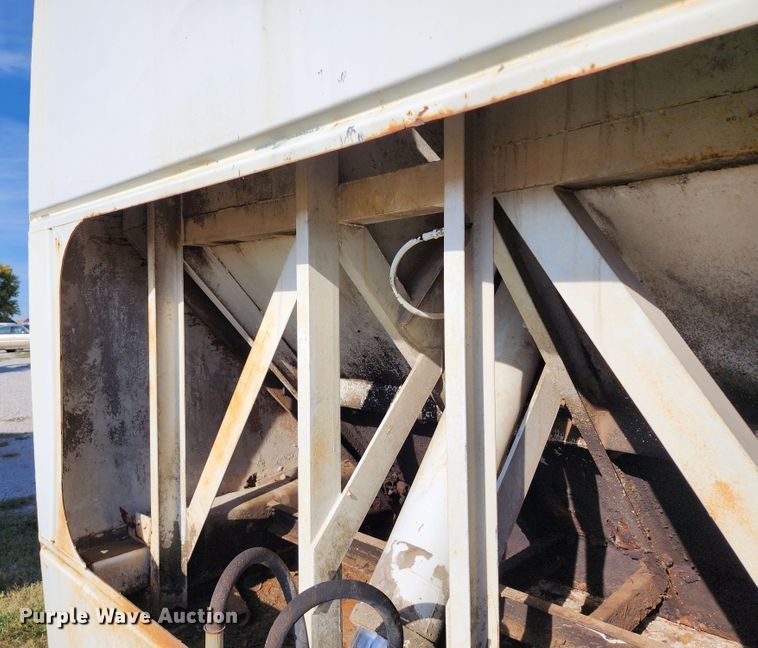 image for item KH9219 McNelius 2010  refuse bed