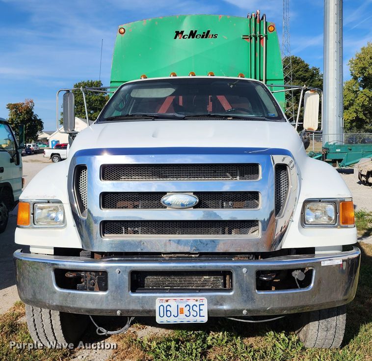 image for item KH9221 2008 Ford F750 Super Duty  refuse truck