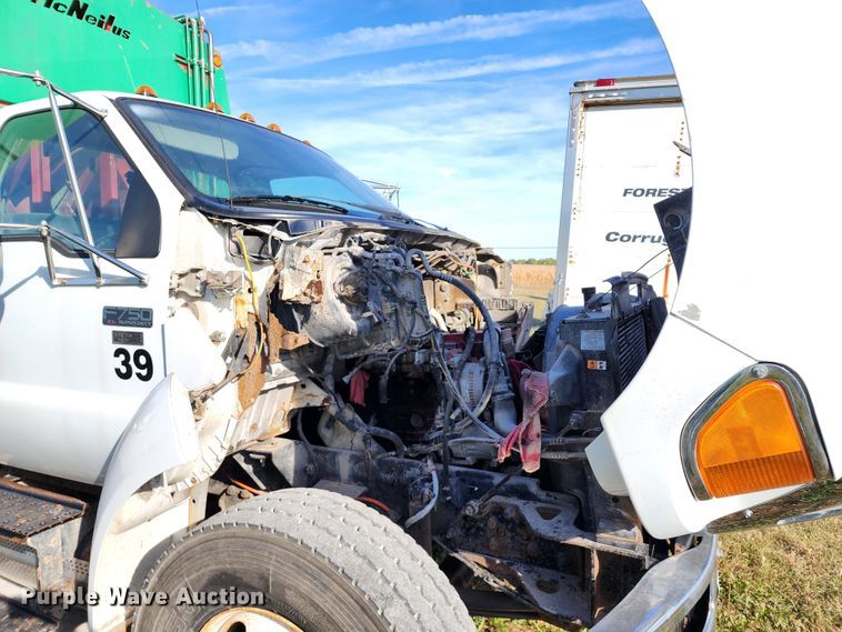 image for item KH9221 2008 Ford F750 Super Duty  refuse truck