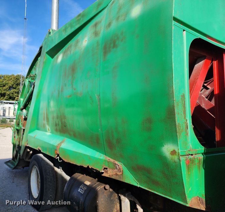 image for item KH9221 2008 Ford F750 Super Duty  refuse truck