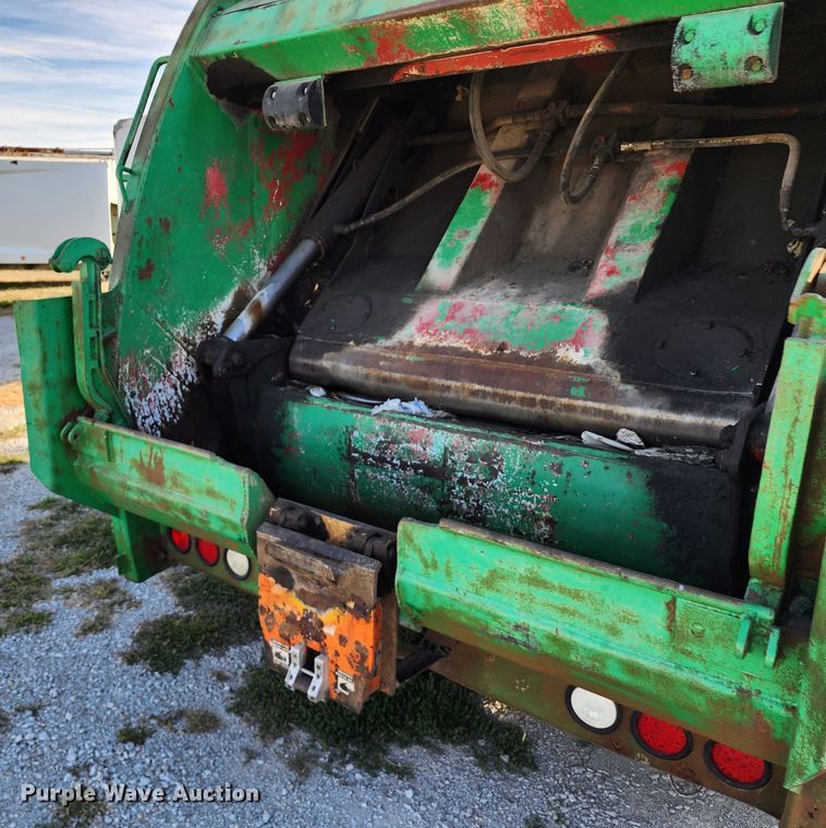 image for item KH9221 2008 Ford F750 Super Duty  refuse truck