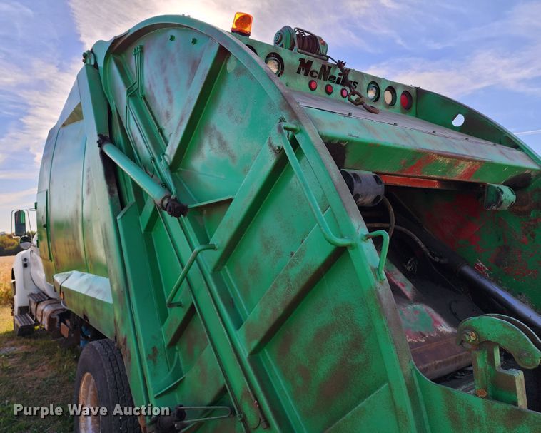 image for item KH9221 2008 Ford F750 Super Duty  refuse truck