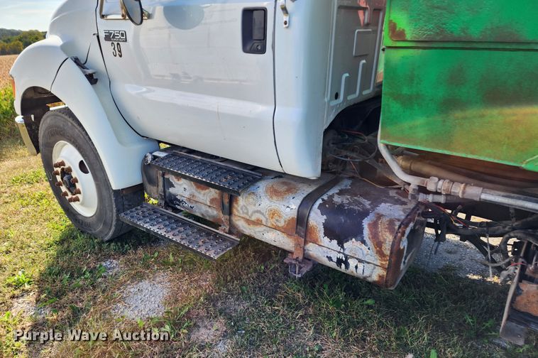 image for item KH9221 2008 Ford F750 Super Duty  refuse truck