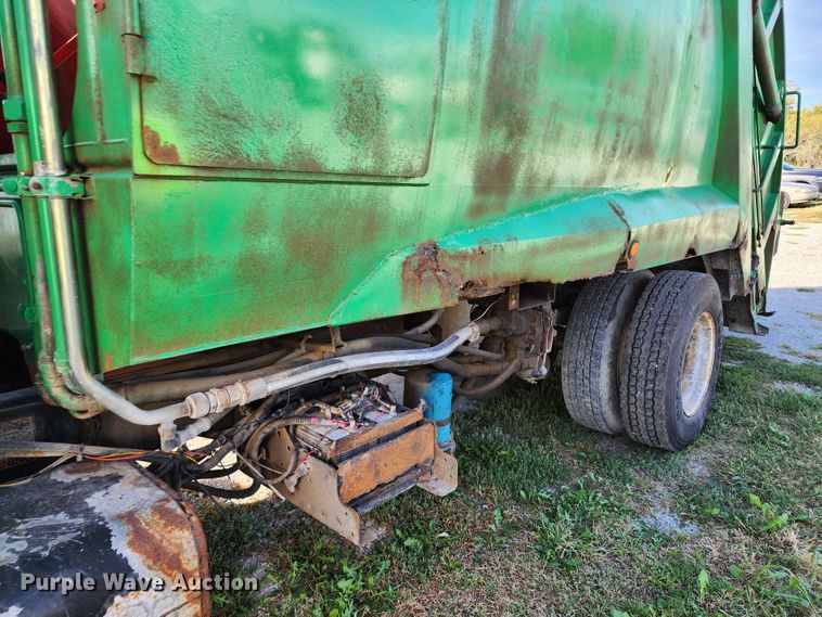 image for item KH9221 2008 Ford F750 Super Duty  refuse truck