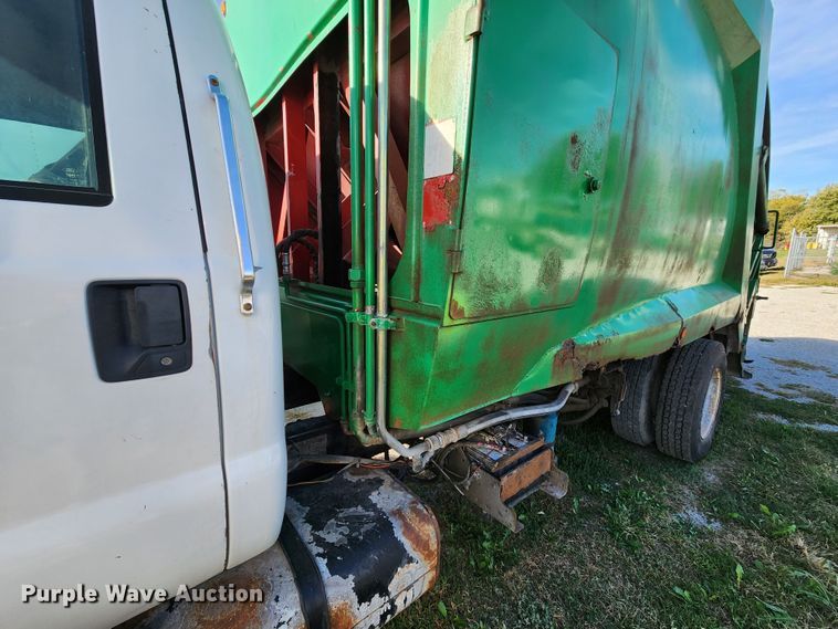 image for item KH9221 2008 Ford F750 Super Duty  refuse truck
