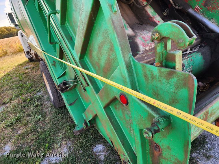 image for item KH9221 2008 Ford F750 Super Duty  refuse truck