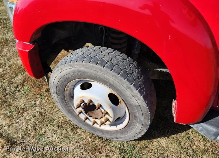 image for item KH9222 2011 Ford F550 Super Duty  hook lift truck