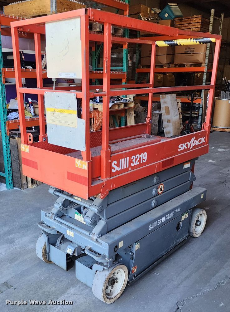 image for item KH9234 2007 Skyjack SJIII 3219  scissor lift