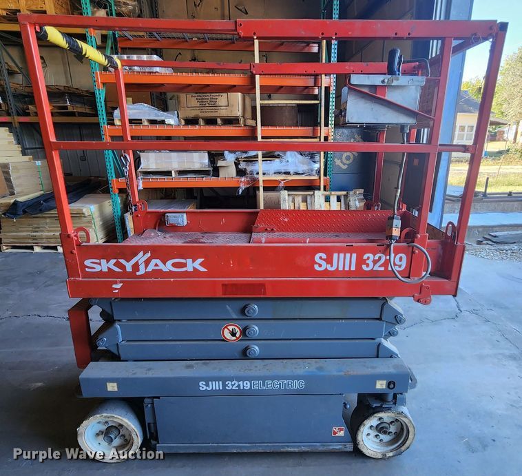 image for item KH9234 2007 Skyjack SJIII 3219  scissor lift