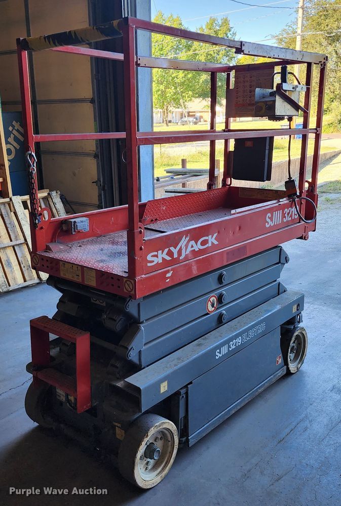 image for item KH9234 2007 Skyjack SJIII 3219  scissor lift
