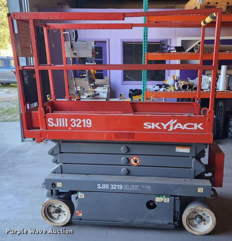 image for item KH9234 2007 Skyjack SJIII 3219  scissor lift