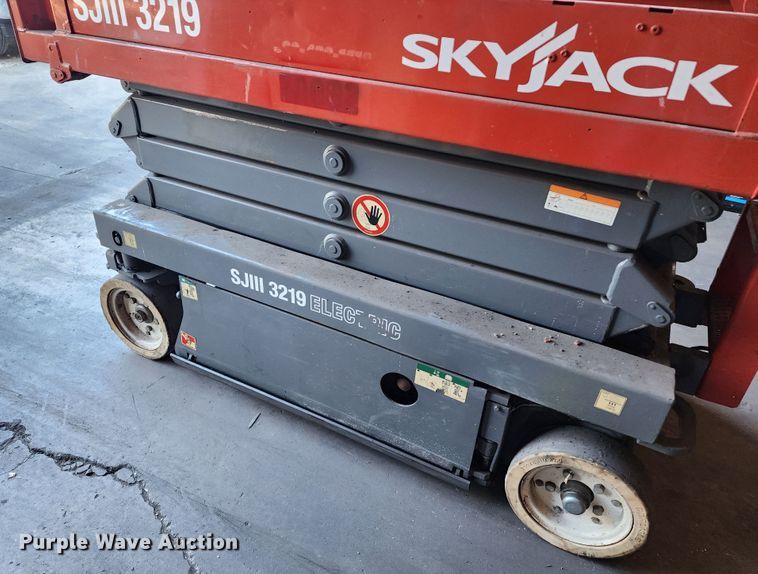 image for item KH9234 2007 Skyjack SJIII 3219  scissor lift