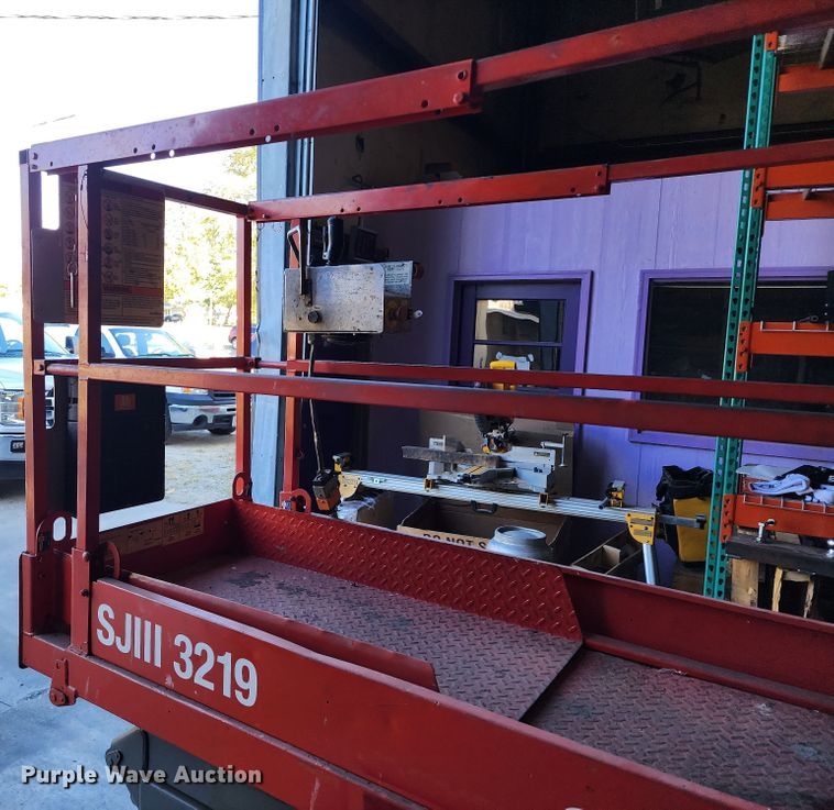 image for item KH9234 2007 Skyjack SJIII 3219  scissor lift