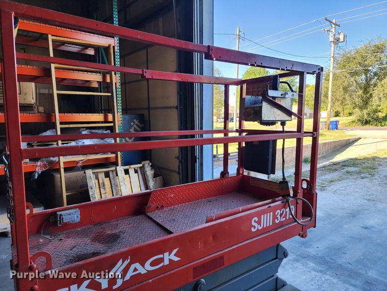 image for item KH9234 2007 Skyjack SJIII 3219  scissor lift