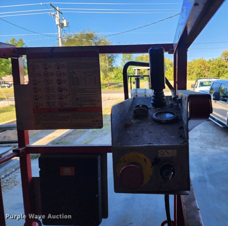 image for item KH9234 2007 Skyjack SJIII 3219  scissor lift