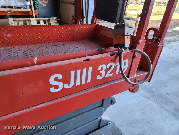 image for item KH9234 2007 Skyjack SJIII 3219  scissor lift