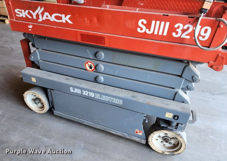 image for item KH9234 2007 Skyjack SJIII 3219  scissor lift