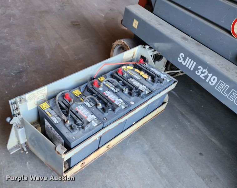 image for item KH9234 2007 Skyjack SJIII 3219  scissor lift