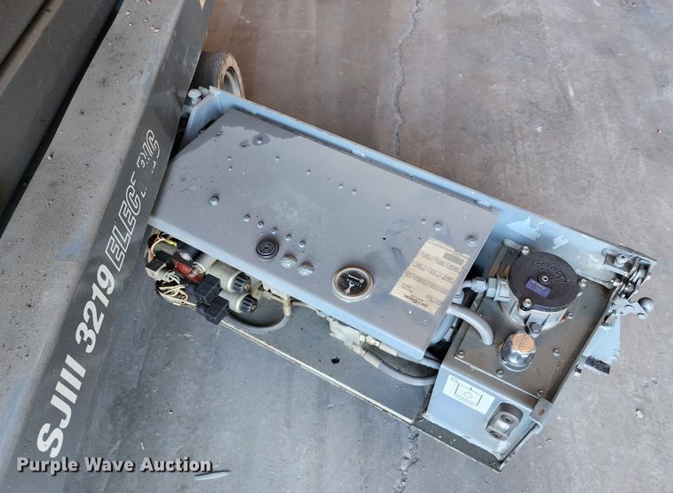 image for item KH9234 2007 Skyjack SJIII 3219  scissor lift