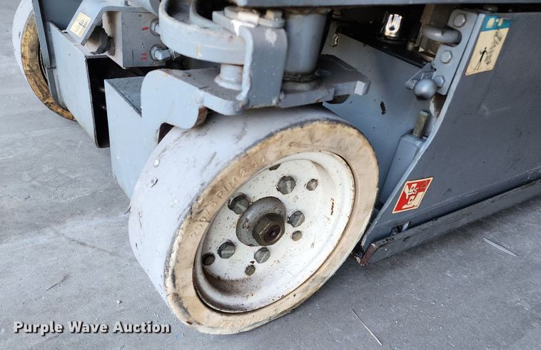 image for item KH9234 2007 Skyjack SJIII 3219  scissor lift