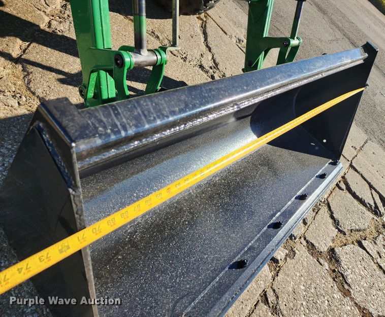 image for item KH9235 2007 John Deere 4720  MFWD tractor