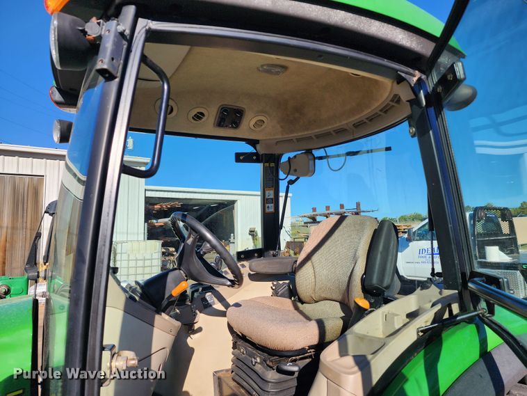 image for item KH9235 2007 John Deere 4720  MFWD tractor