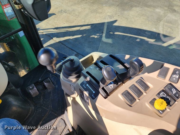 image for item KH9235 2007 John Deere 4720  MFWD tractor