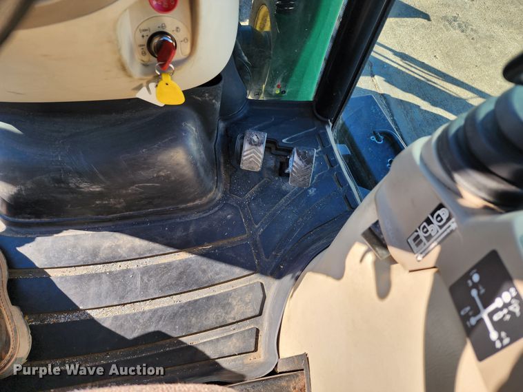 image for item KH9235 2007 John Deere 4720  MFWD tractor