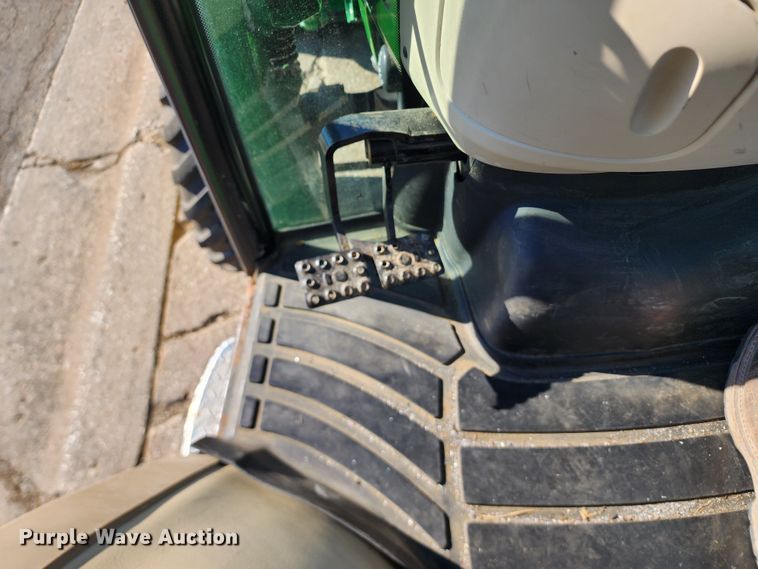 image for item KH9235 2007 John Deere 4720  MFWD tractor