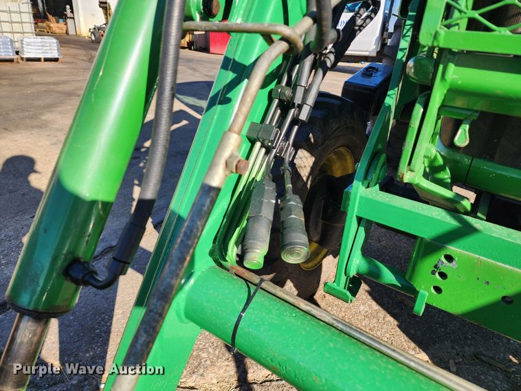 image for item KH9235 2007 John Deere 4720  MFWD tractor