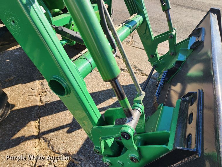 image for item KH9235 2007 John Deere 4720  MFWD tractor