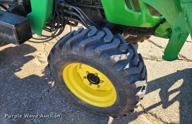 image for item KH9235 2007 John Deere 4720  MFWD tractor