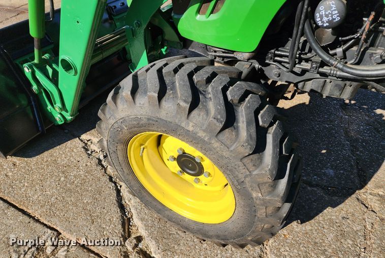 image for item KH9235 2007 John Deere 4720  MFWD tractor