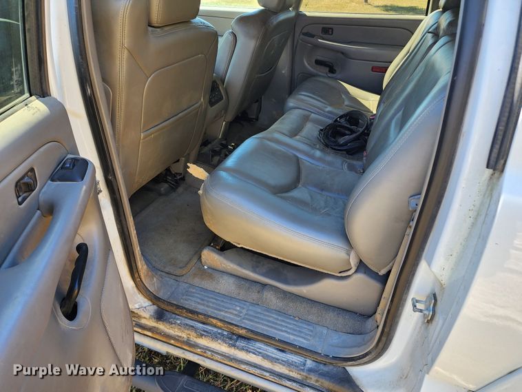 image for item KH9250 2005 Chevrolet Suburban 1500  SUV