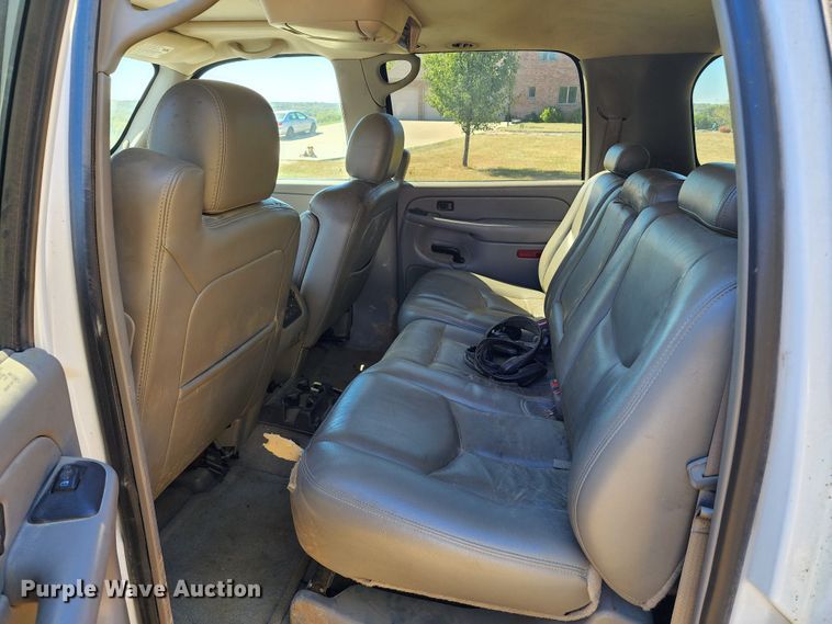 image for item KH9250 2005 Chevrolet Suburban 1500  SUV