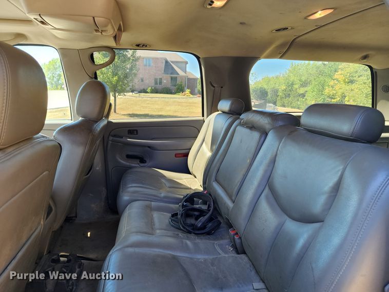 image for item KH9250 2005 Chevrolet Suburban 1500  SUV