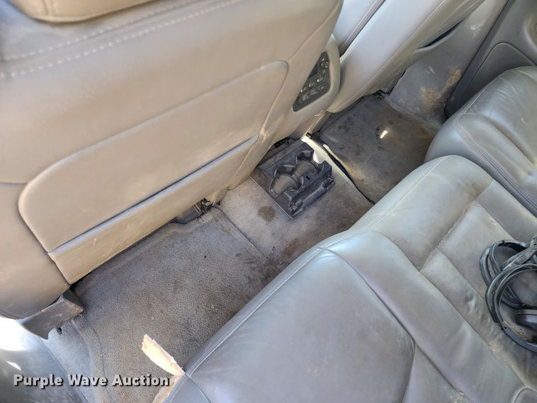 image for item KH9250 2005 Chevrolet Suburban 1500  SUV